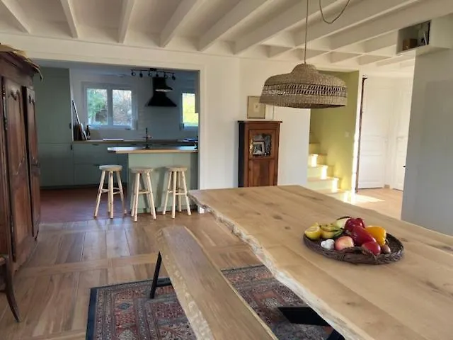 Holiday home Belle Maison Familiale Vue Sur Mer, Acces Direct A La Plage Pleumeur-Bodou