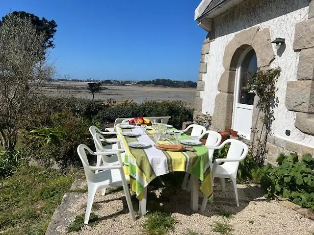 Holiday home Belle Maison Familiale Vue Sur Mer, Acces Direct A La Plage Pleumeur-Bodou
