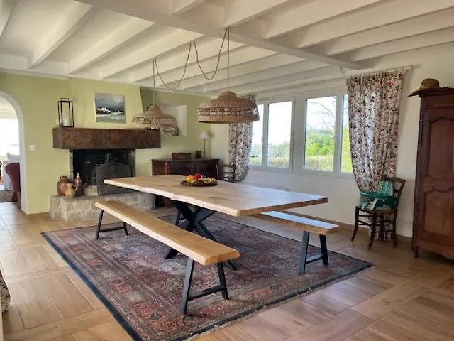Holiday home Belle Maison Familiale Vue Sur Mer, Acces Direct A La Plage Pleumeur-Bodou